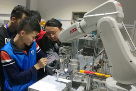 武汉工业机器人课堂图片