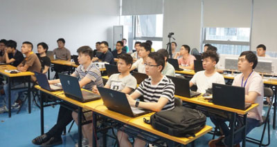 柳州工业机器人培训机构图片